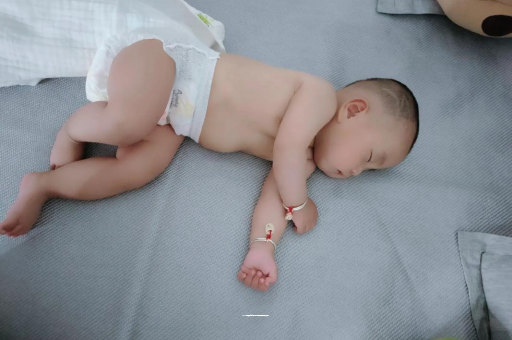 双峰三个月宝宝抬头不稳